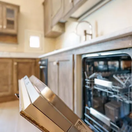 Canaletto By Lesdomus *