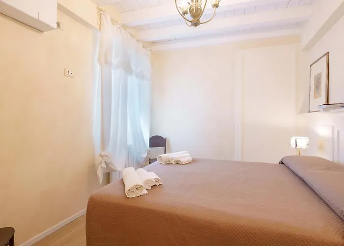 Canaletto By Lesdomus *