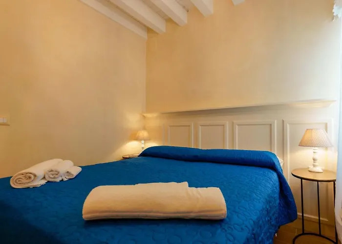 Canaletto By Lesdomus